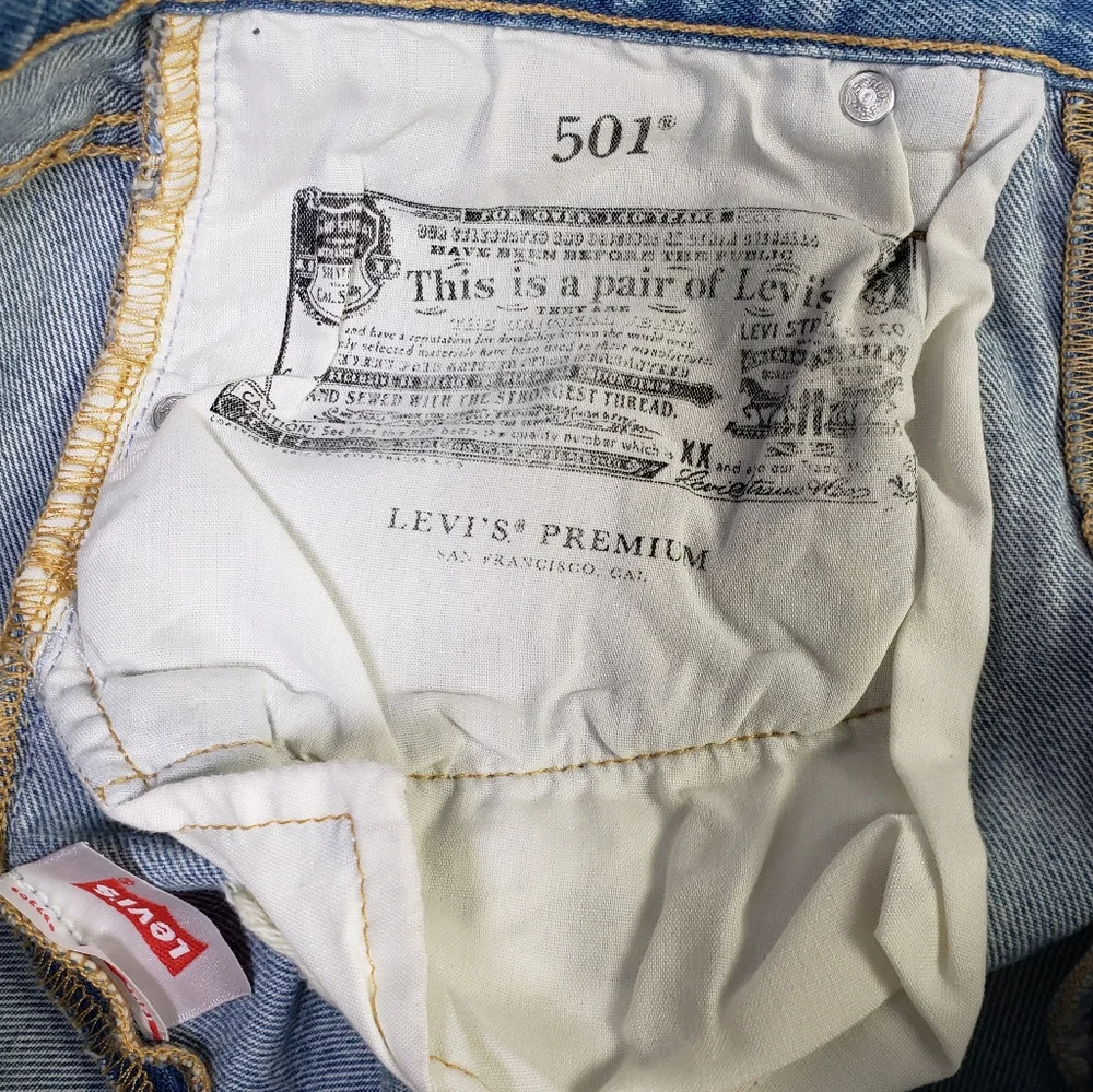 Levi's Premium 501 Original Distressed Womens Shorts High Rise Ripped Size 28